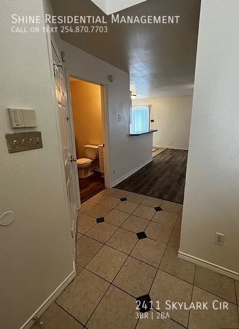 Foto del edificio - 2411 Skylark Cir