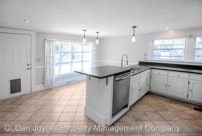 Foto del edificio - 3 br, 2 bath House - 220 Buist Avenue
