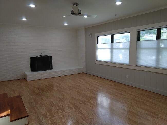 Living Room - Fireplace View - 606 Wilson St