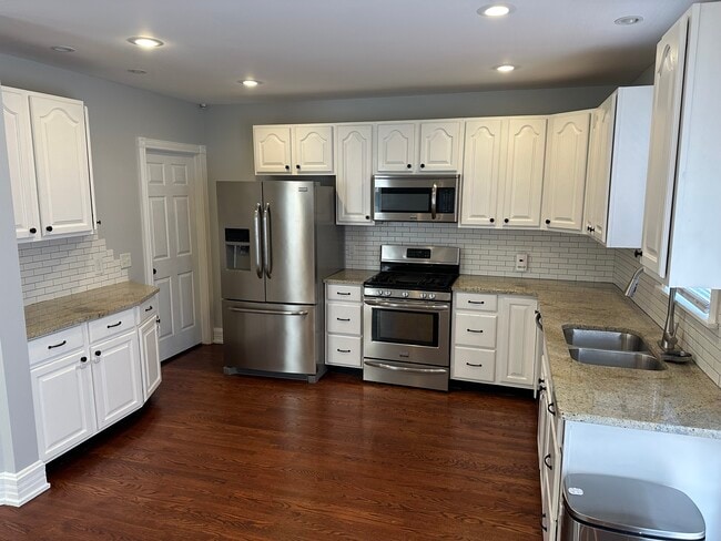 Kitchen - 4020 Elsmere Ave