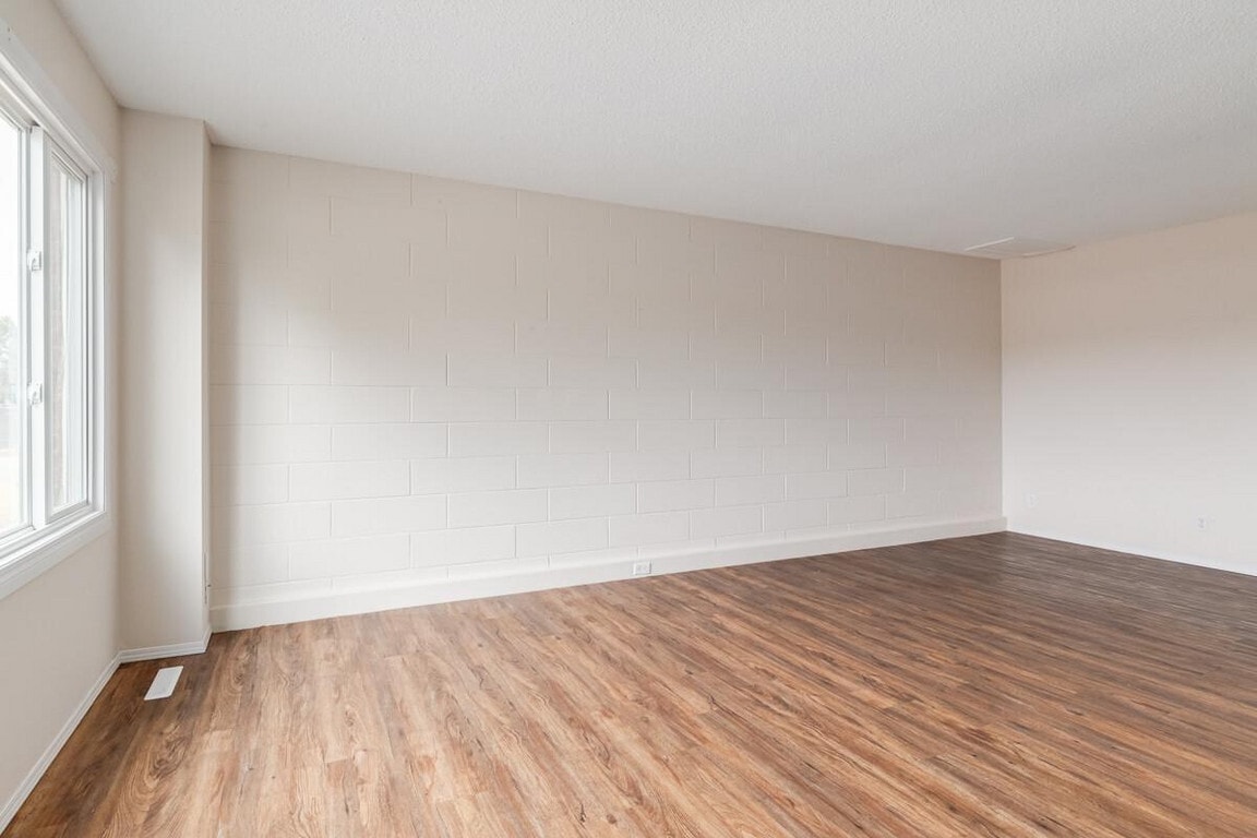 Primary Photo - Parkland Townhomes