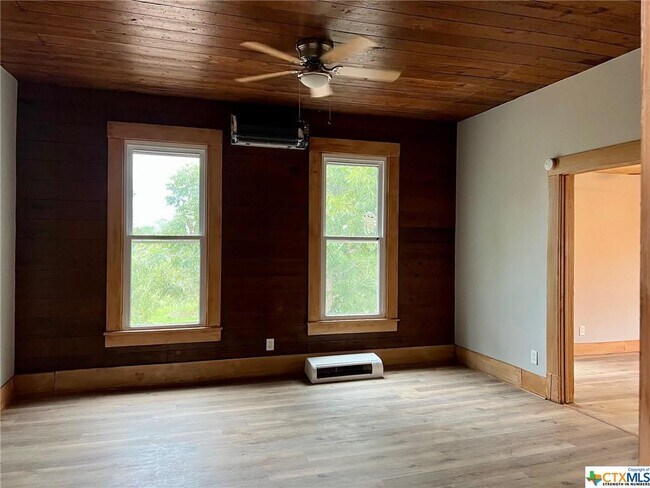 Building Photo - 409 S Pumphrey St