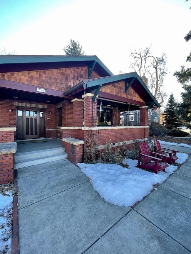 Building Photo - FULLY FURNISHED 2 Bed 1.5 Bath House by Ci...
