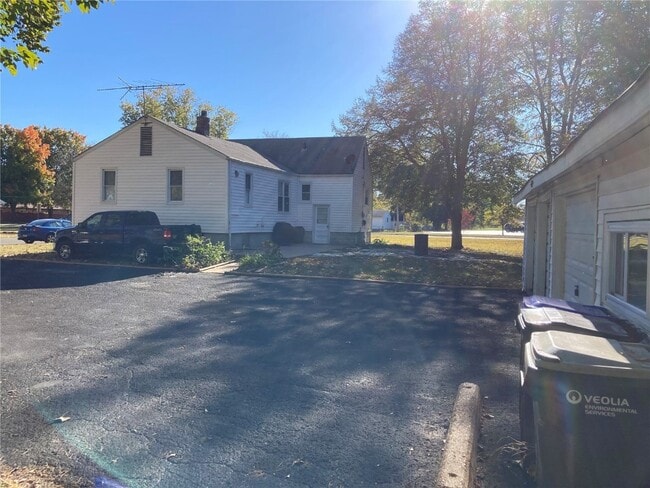 Building Photo - 915 Lindsay Ln