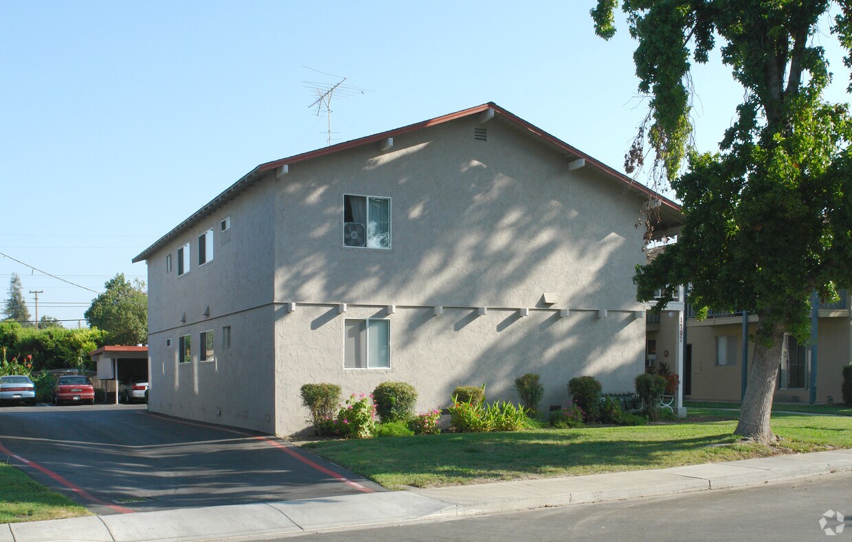 Primary Photo - 1707 Ross Cor