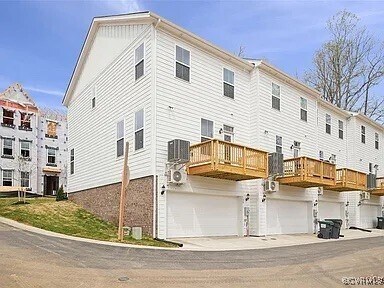 Building Photo - 132 This Wy