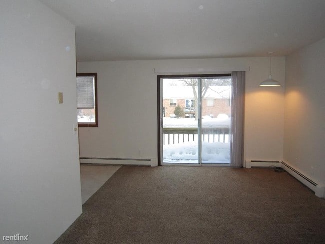 Building Photo - 2 br, 1 bath Apartment - Martin House Apts 32