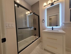 Building Photo - 1026-1030-1030 Pine St