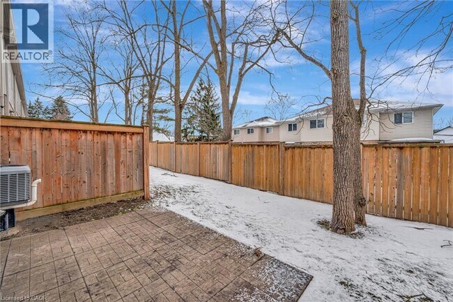 Photo du bâtiment - 50 Pinnacle Dr