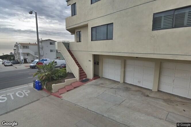 Building Photo - 301 44th St
