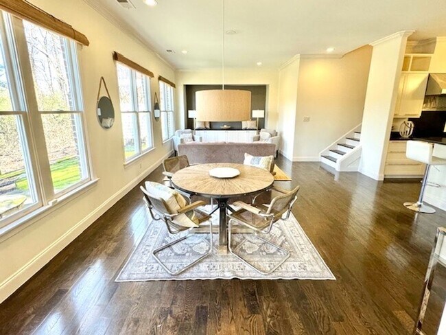 Foto del edificio - Impressive Germantown home on a very priva...