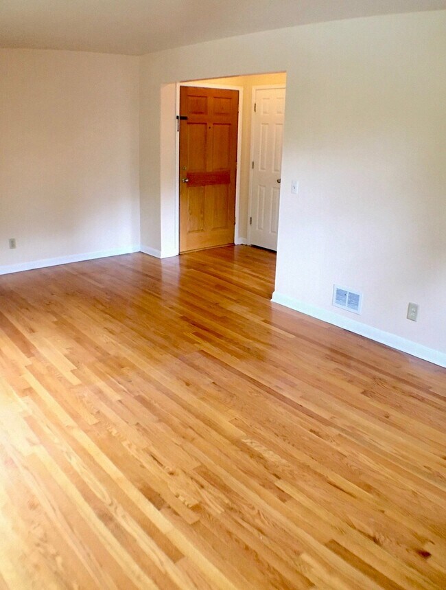 Foto del edificio - 422 Rushmore Ln