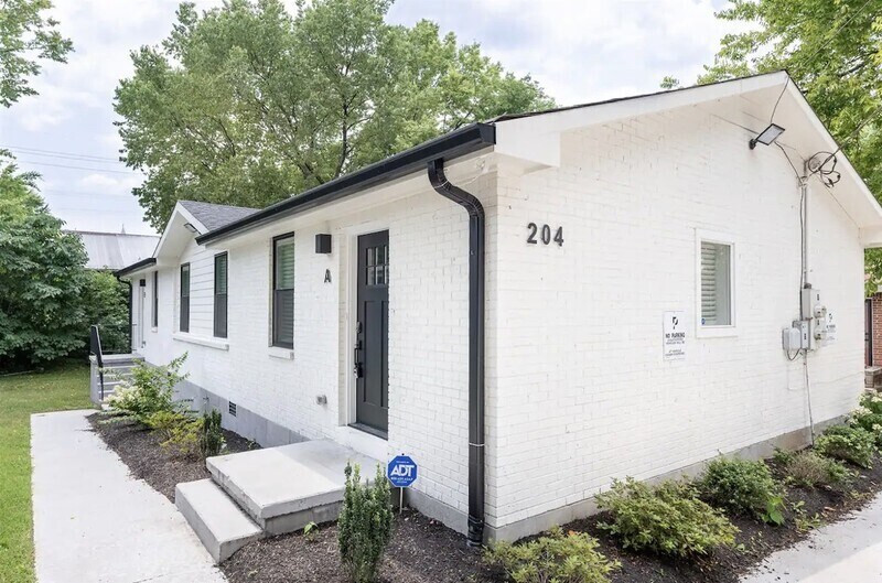 Primary Photo - 204 Prince Ave