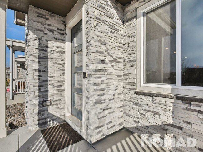 Building Photo - 3 Bedroom Townhome in Aurora