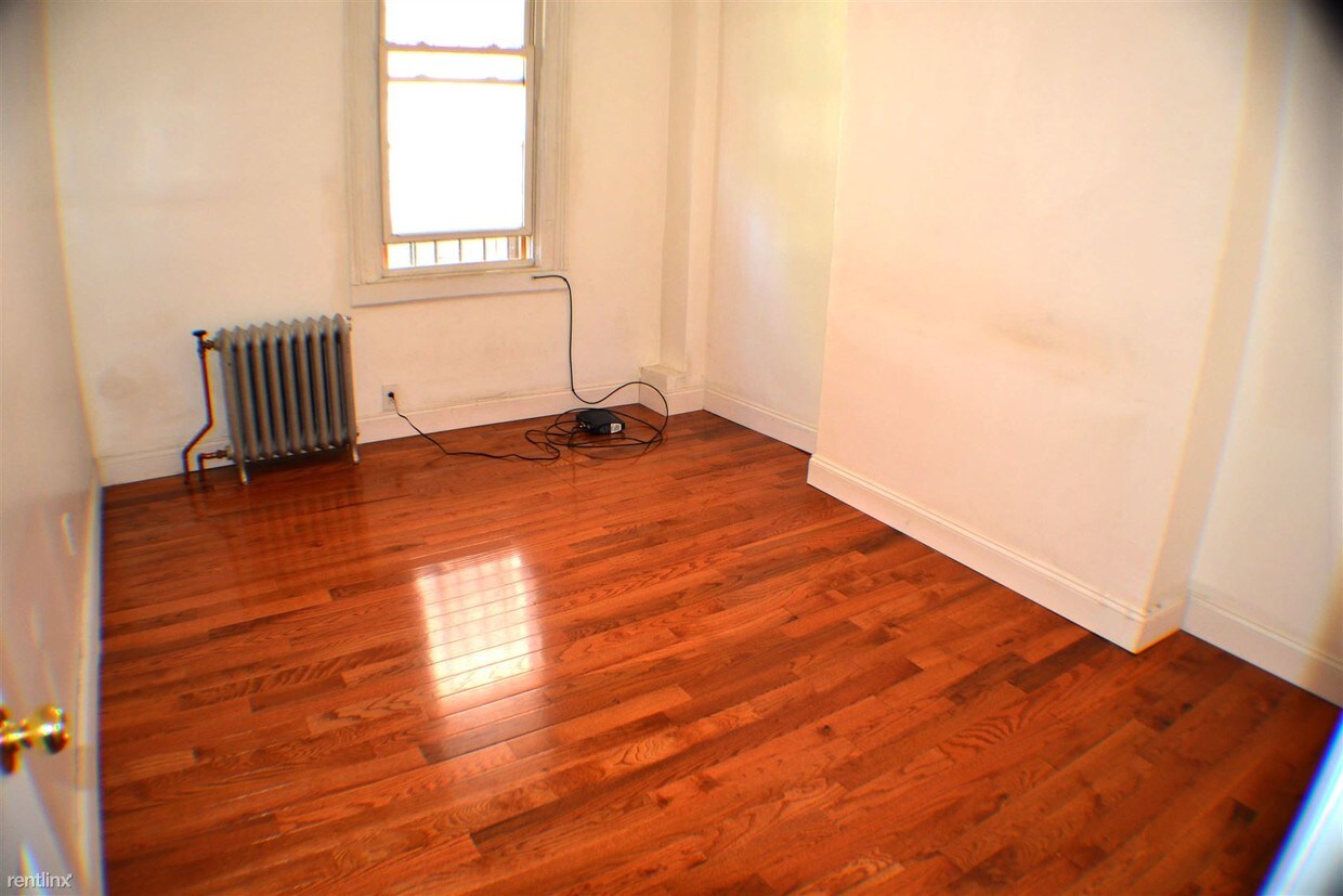 Primary Photo - 3234 35th St