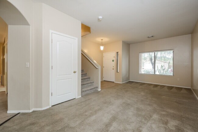 Foto del edificio - 8868 N Twin Peaks Brook Rd