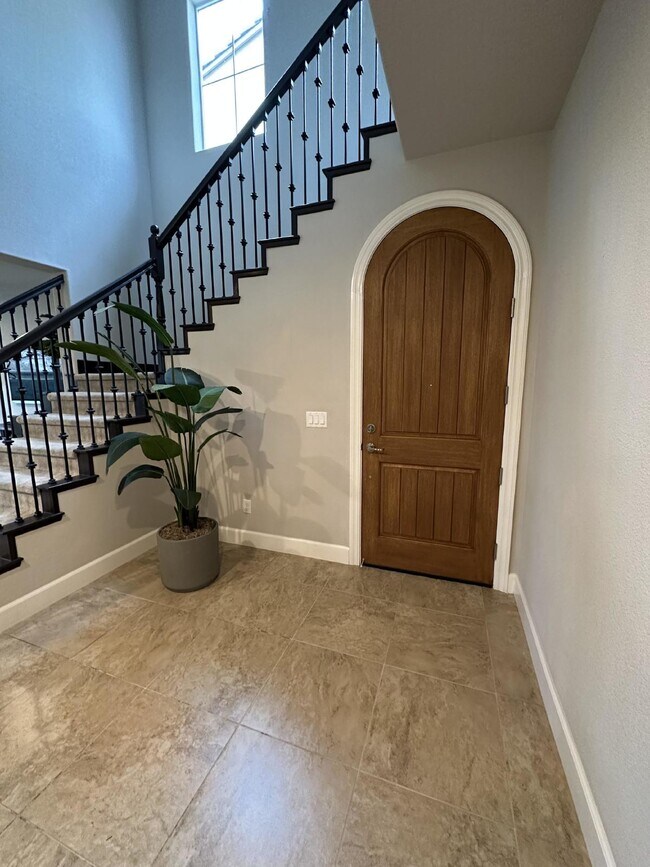 Foto del edificio - Gorgeous like new 4 bedroom 3 bath home located in Promontory