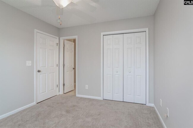 Foto del edificio - 129 Crickhollow Cir