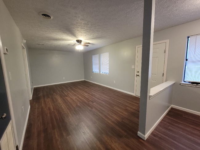 Building Photo - 132 Timber Dr