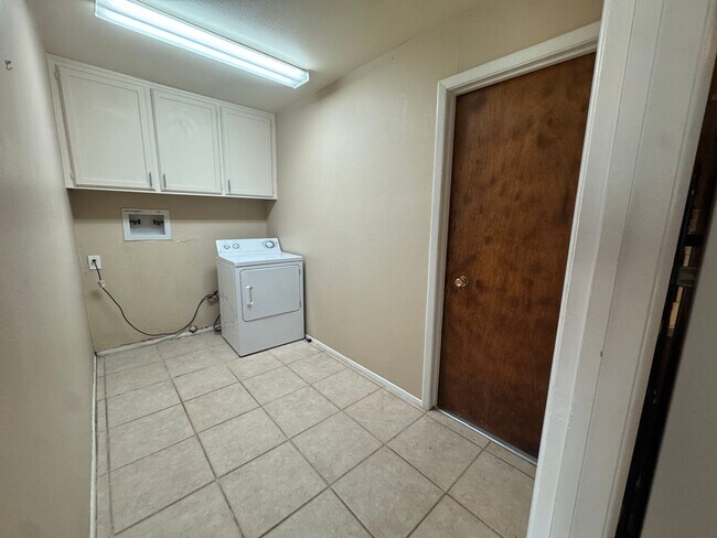 Foto del edificio - Centrally Located 3bed 2bath!