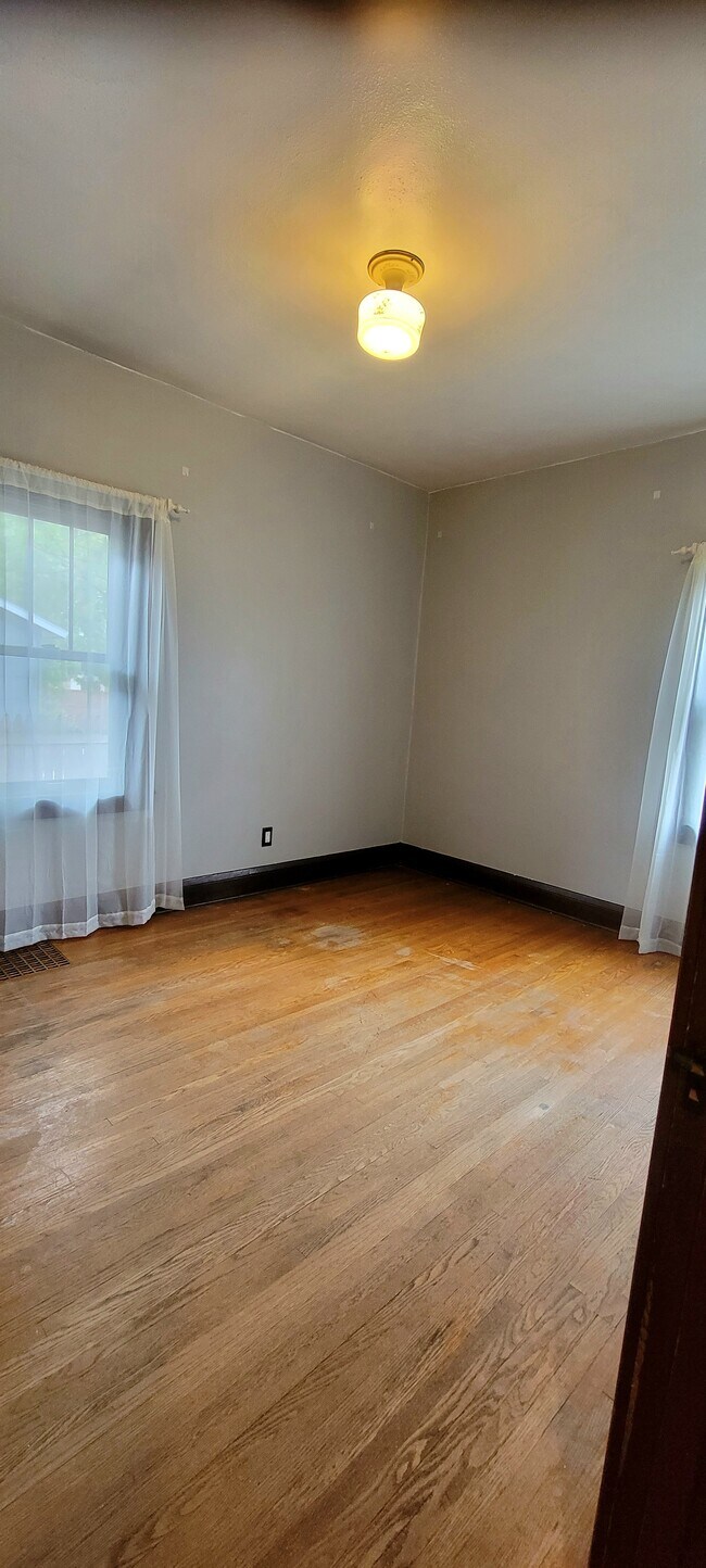 Bedroom 1 - 143 18th Ave N