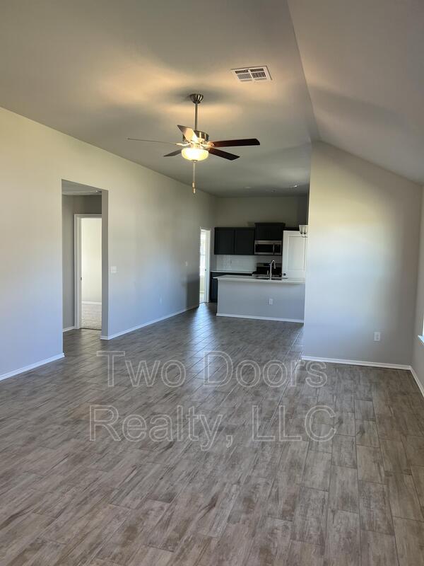 Building Photo - 1313 Sycamore Cir