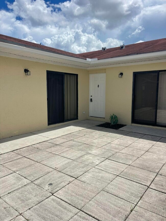 Foto del edificio - 4379 Woodstock Dr