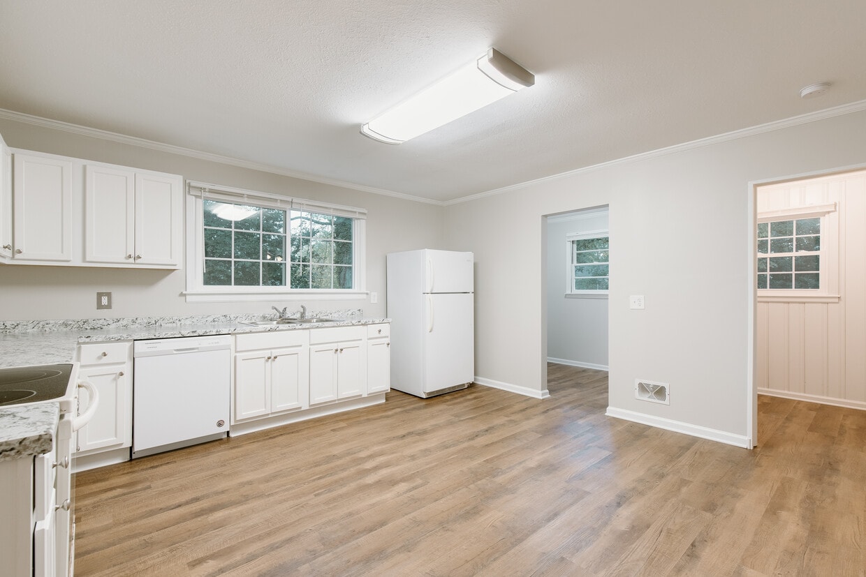Kitchen - 5 W Gantt Cir (Piedmont, SC)