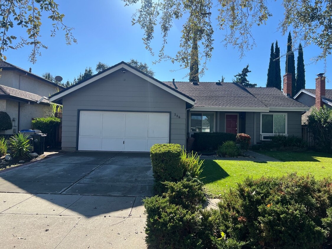 Beautiful 4 bed 2 bath home in San Jose with AC. Must See! - Beautiful 4 bed 2 bath home in San Jose with AC. Must See!
