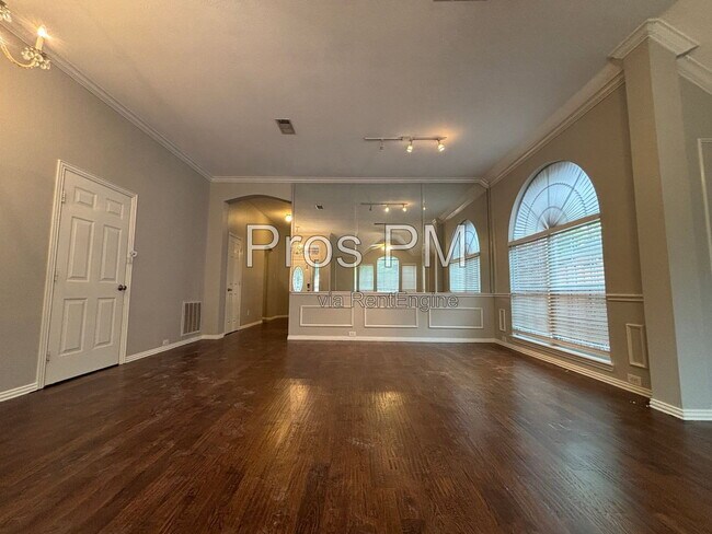 Foto del edificio - 2921 Meadow Glen Dr