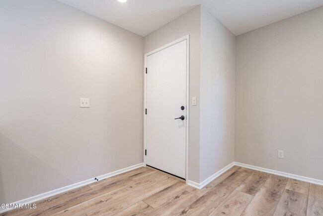 Building Photo - 3242 Hereford Ct