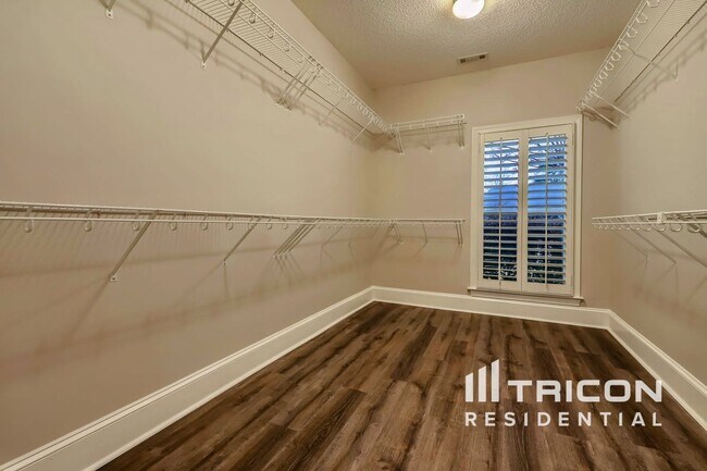 Building Photo - 540 Rabbits Run