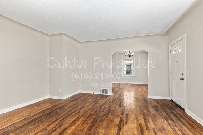 Foto del edificio - 1031 Merrifield St SE