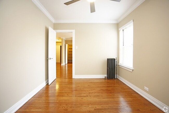 Building Photo - 901 W Argyle St