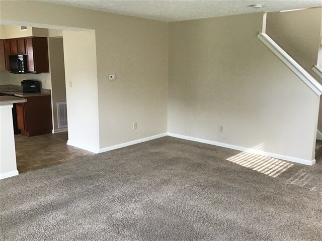 Foto del edificio - 5640 Rambling Dr