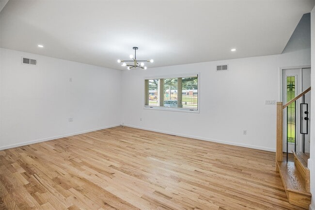 Building Photo - 250 Blauvelt Rd