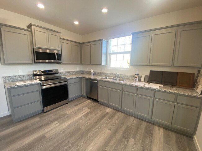 Foto del edificio - 3/2.5 home in Private Gated Community with Yard
