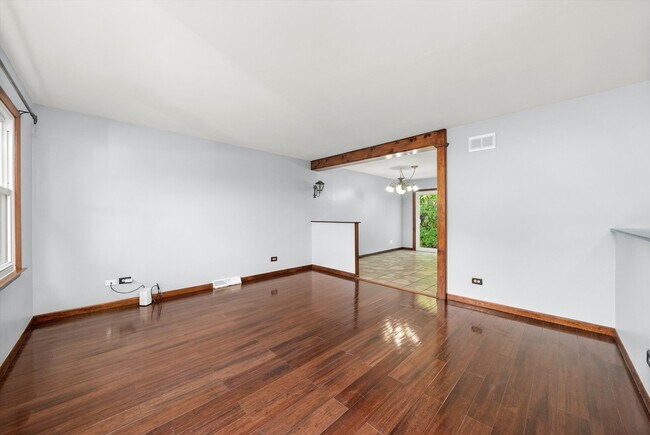 Building Photo - 318 Brittain
