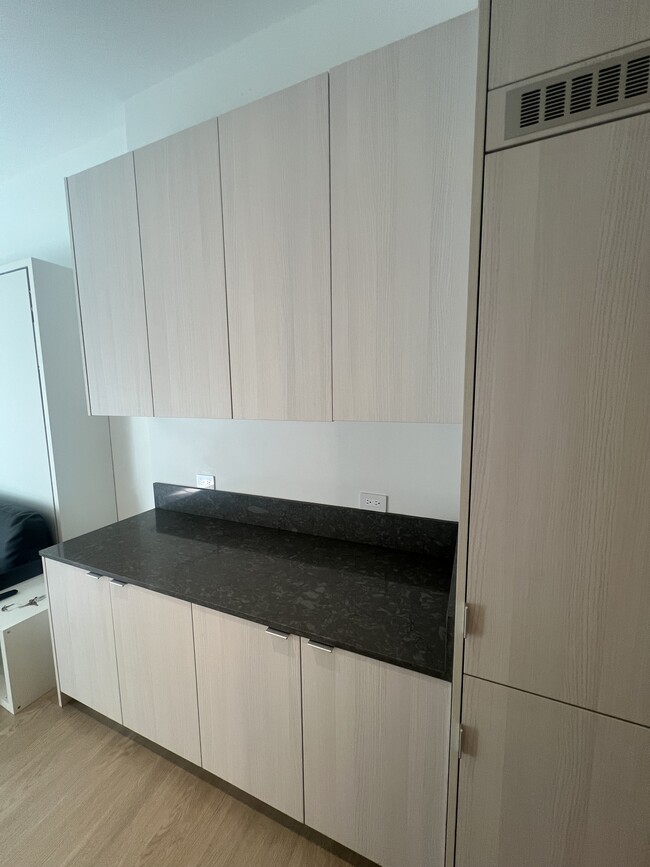 Building Photo - 1901 Overland Ave