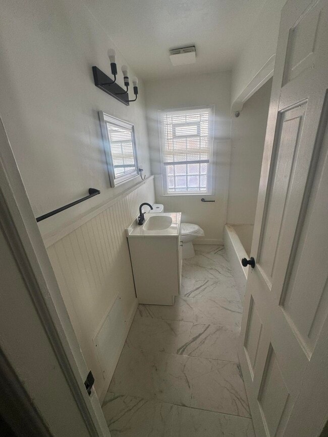 Foto del edificio - 10713 Beaconsfield St