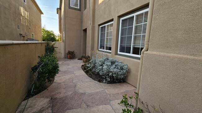 Building Photo - $2,000 OFF! - Canyon View 4 BR House in To...