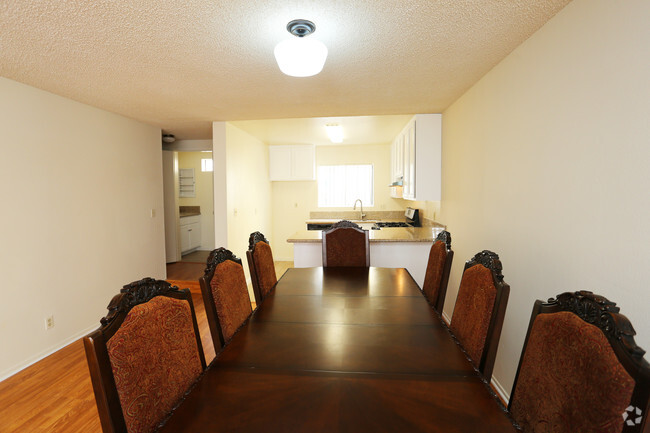 2 Br, 2 Ba-Dining Room - 413 N Adams St