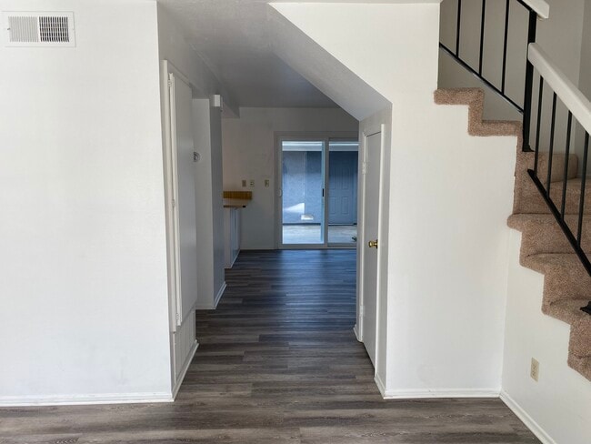 Building Photo - 247 Blossom Way