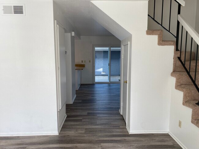 Foto del edificio - 247 Blossom Way