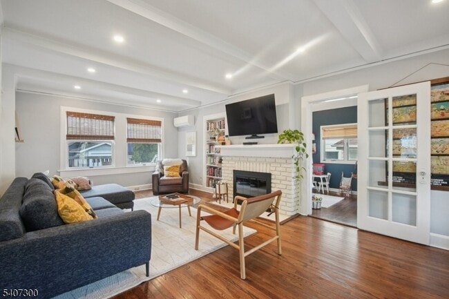 Building Photo - 6 Girard Pl