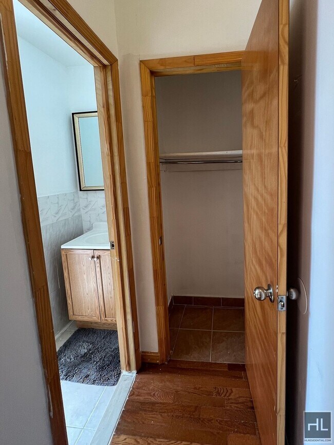 Foto del edificio - BRIGHT, SPACIOUS WASHINGTON HEIGHTS 2BR NE...