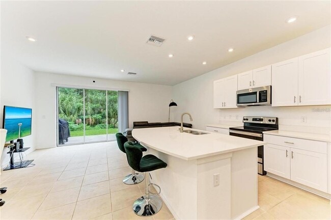 Building Photo - 10577 Oakside Dr