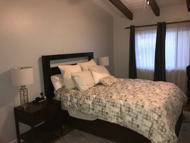 Foto del edificio - 1809 Armour Ln