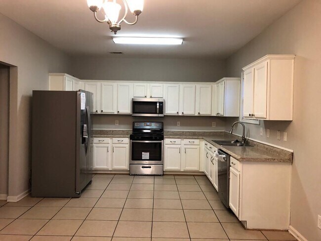 Building Photo - 2268 White Alder Dr NE