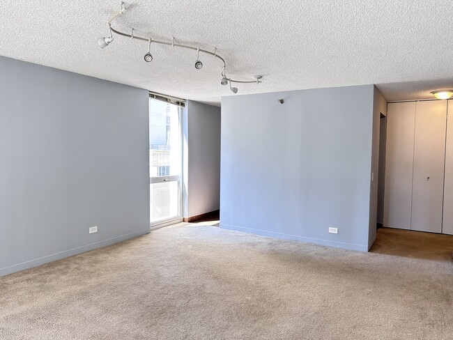 Building Photo - 200 N Dearborn St
